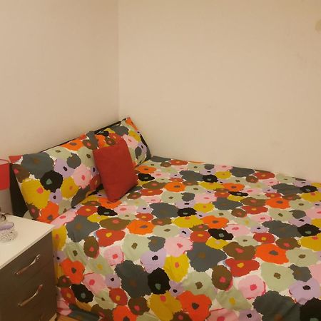 Lovely Spacious Room Near Train Station And University Dallington  Екстериор снимка