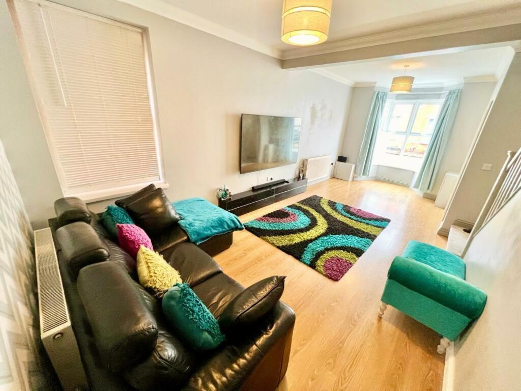 Lovely Spacious Room Near Train Station And University Dallington  Екстериор снимка