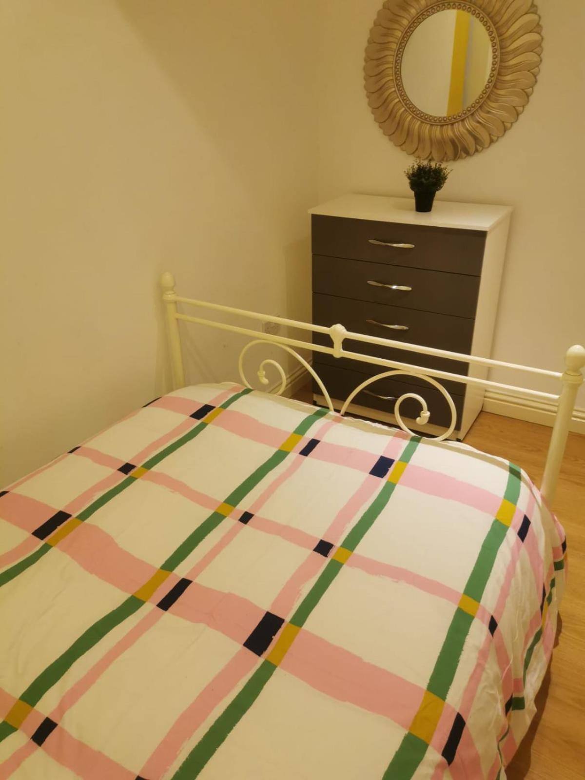 Lovely Spacious Room Near Train Station And University Dallington  Екстериор снимка