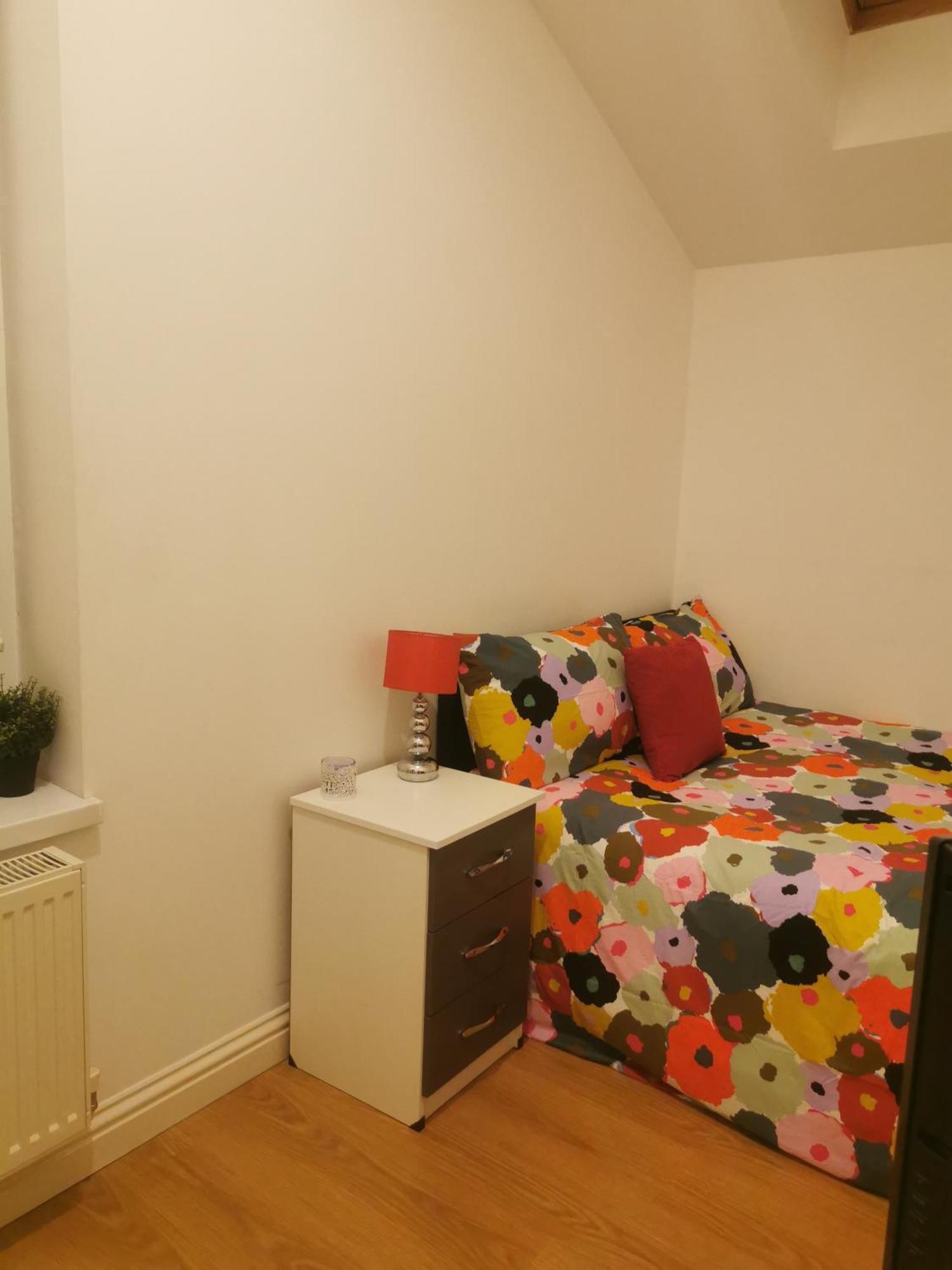 Lovely Spacious Room Near Train Station And University Dallington  Екстериор снимка